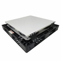 黒い樹脂パレットに白い天板を載せたエアサス防振パレットの斜め全体